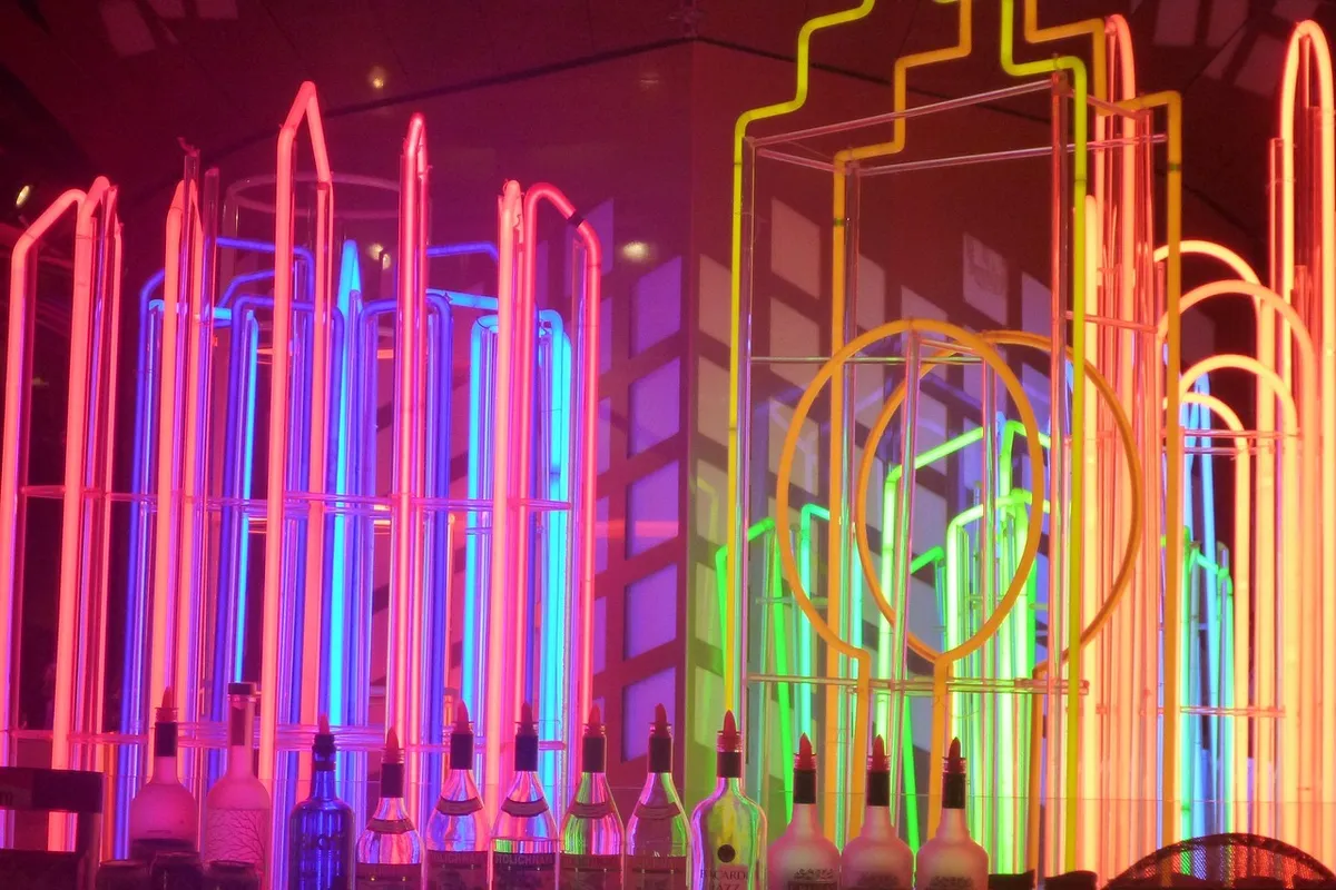 Färgglada neonljus